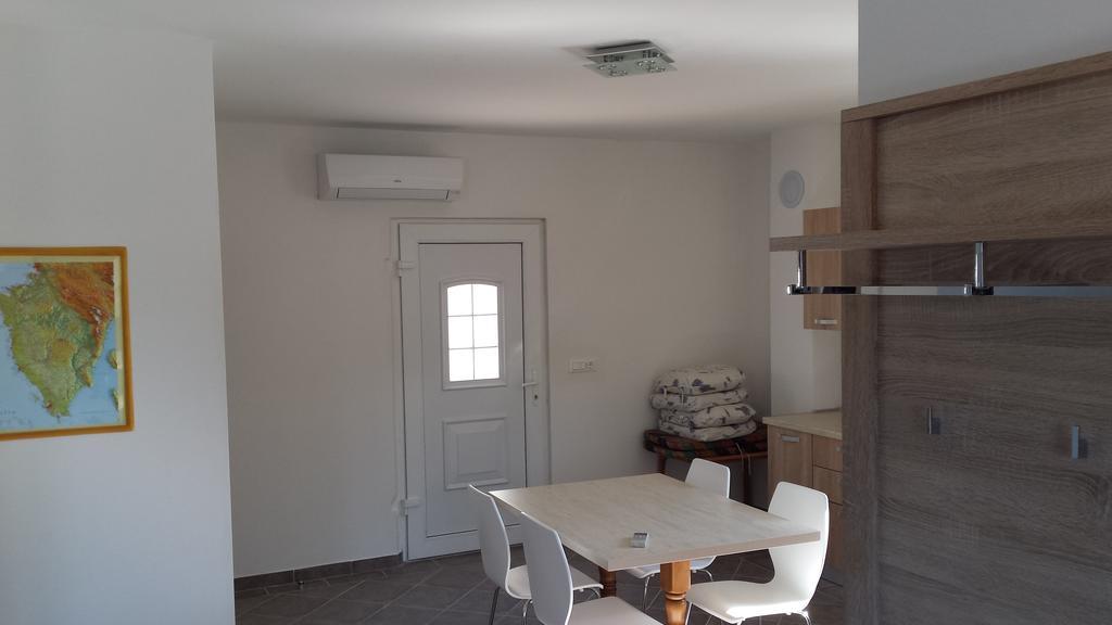 Abba Apartment Sveti Lovreč Pazenatički Exterior foto