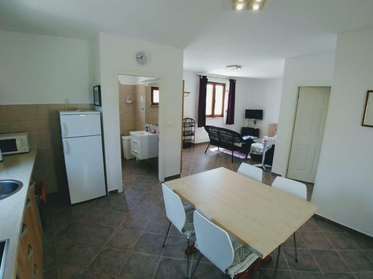 Abba Apartment Sveti Lovreč Pazenatički Exterior foto